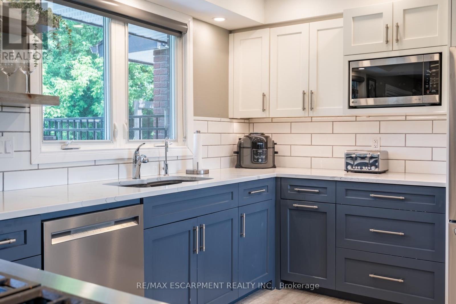 Photo 13 of 2172 Centre Road, Hamilton ON