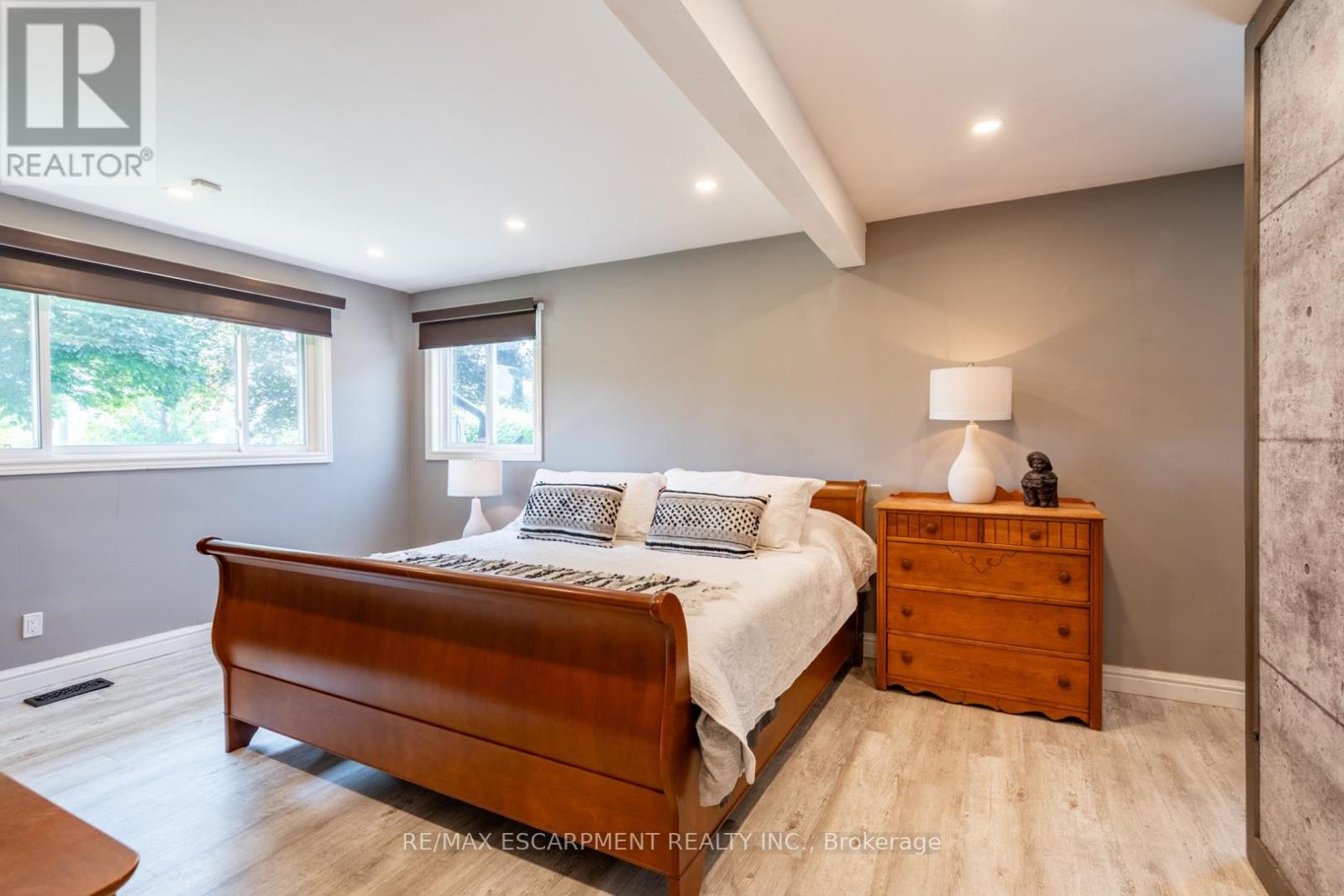 Photo 40 of 2172 Centre Road, Hamilton ON