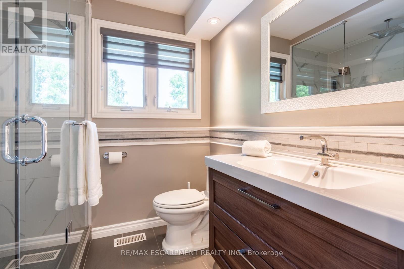 Photo 47 of 2172 Centre Road, Hamilton ON