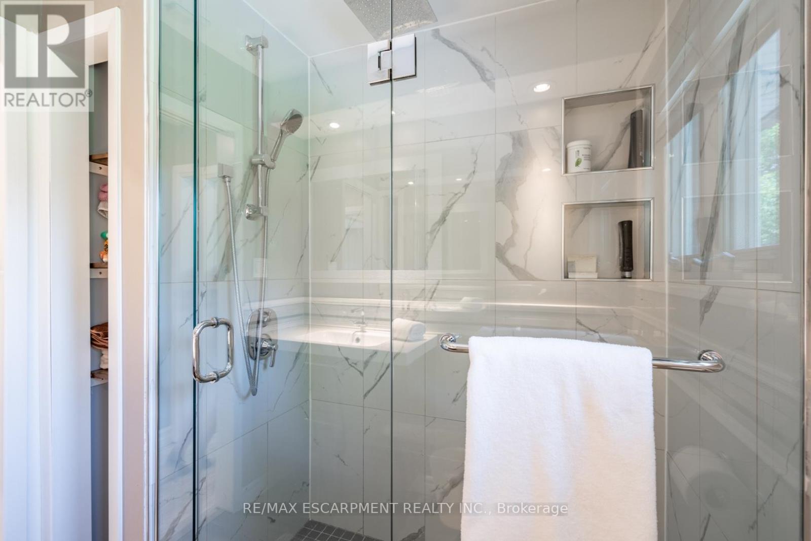Photo 4 of 2172 Centre Road, Hamilton ON