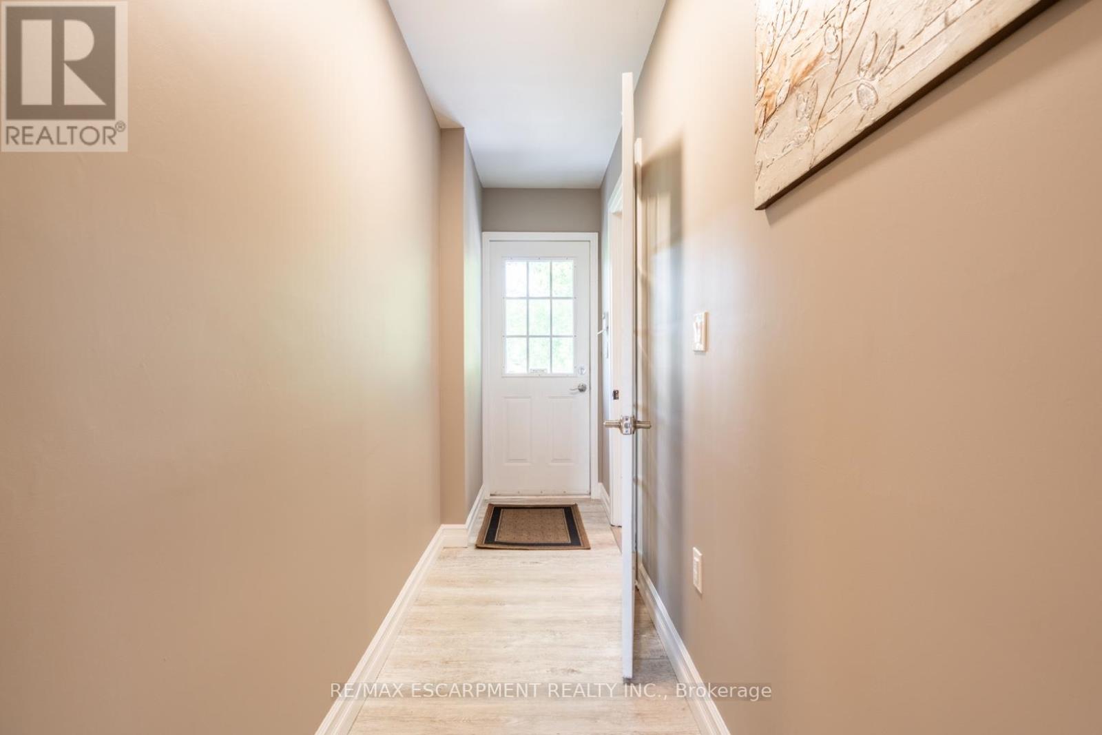 Photo 32 of 2172 Centre Road, Hamilton ON