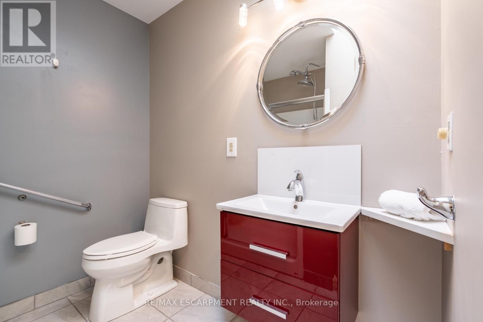 Photo 33 of 2172 Centre Road, Hamilton ON