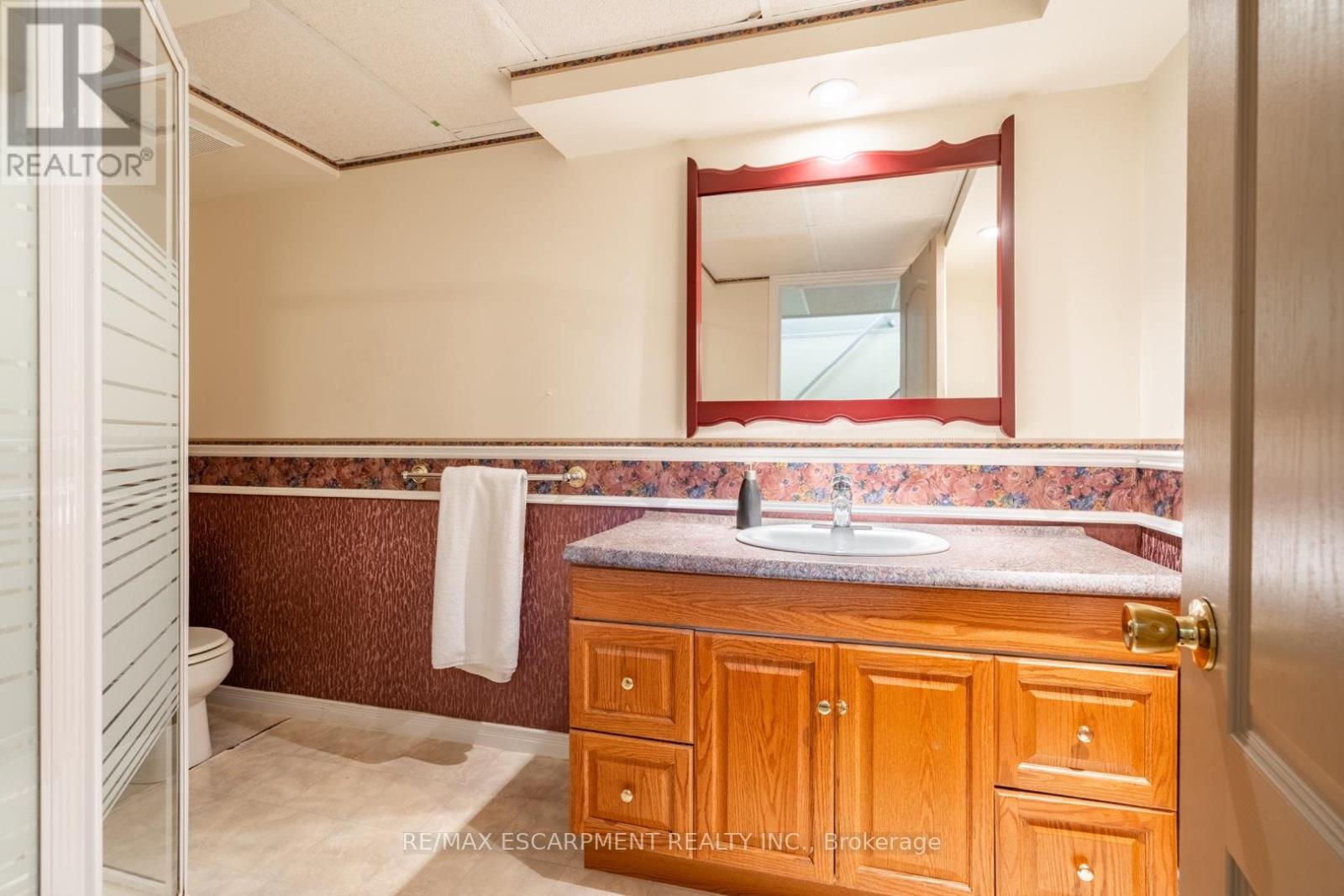 Photo 19 of 2172 Centre Road, Hamilton ON
