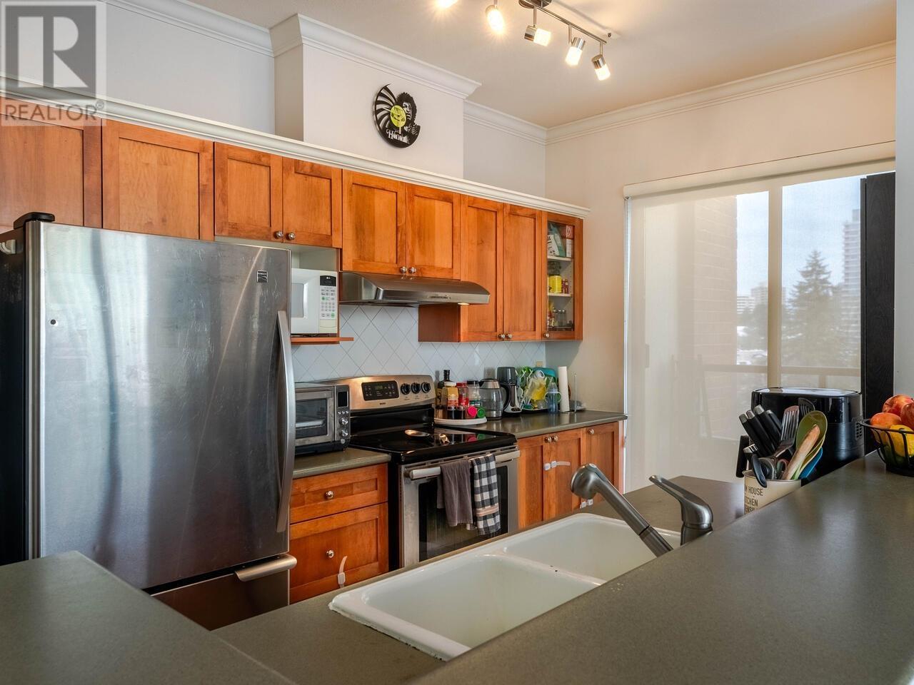 Photo 3 of 903 6837 Station Hill Drive, Burnaby BC