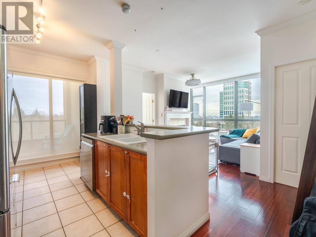 Photo 4 of 903 6837 Station Hill Drive, Burnaby BC