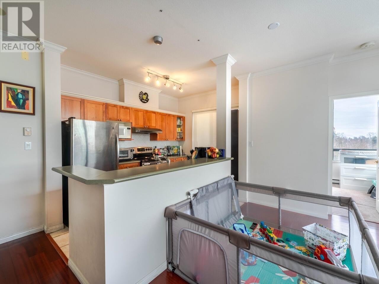 Photo 6 of 903 6837 Station Hill Drive, Burnaby BC