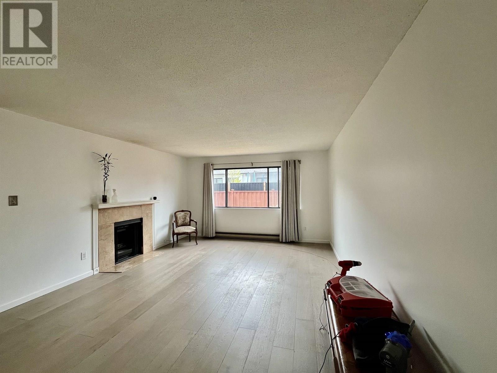 Photo 3 of 11622 Kingsbridge Drive, Richmond BC