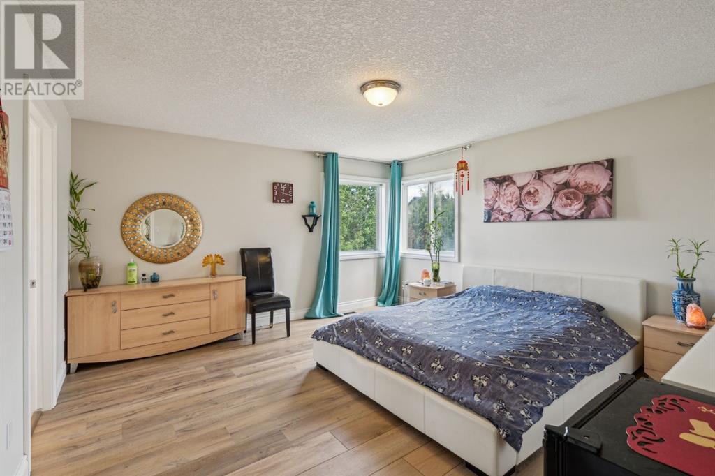 Single Family House for Sale in  Royal Birch Terrace NW Royal Oak Calgary 