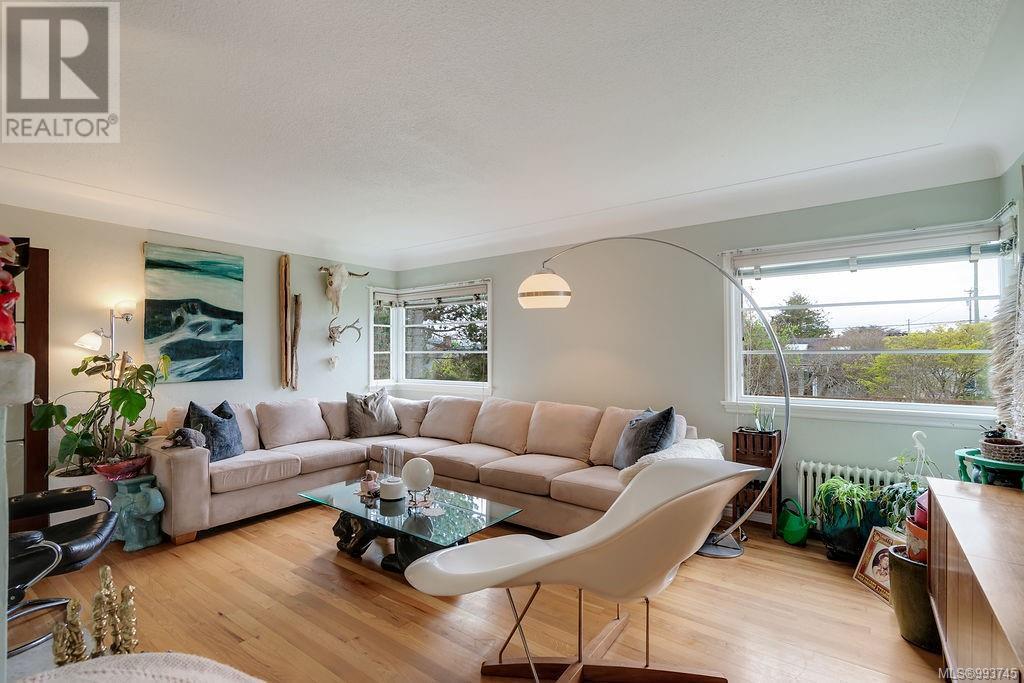 Photo 8 of 2075 Lorne Terr, Oak Bay BC