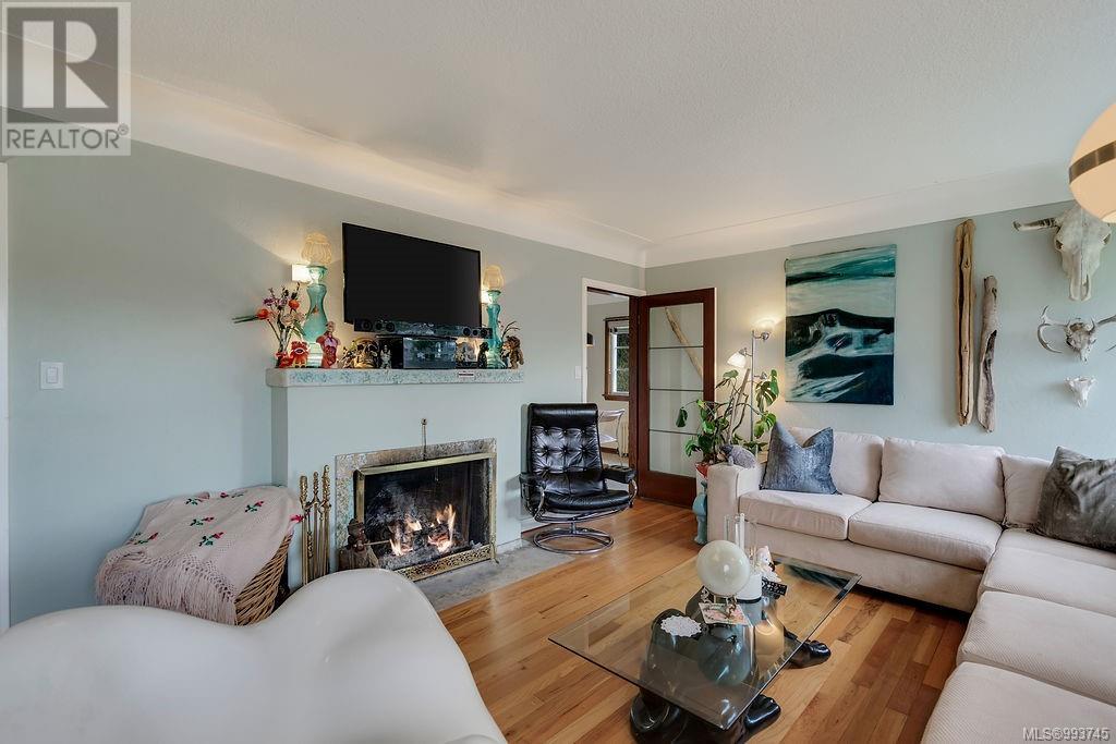Photo 11 of 2075 Lorne Terr, Oak Bay BC