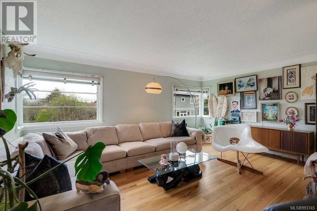 Photo 9 of 2075 Lorne Terr, Oak Bay BC