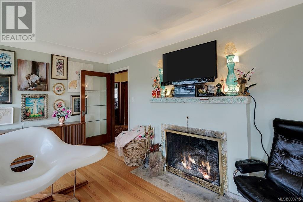 Photo 10 of 2075 Lorne Terr, Oak Bay BC