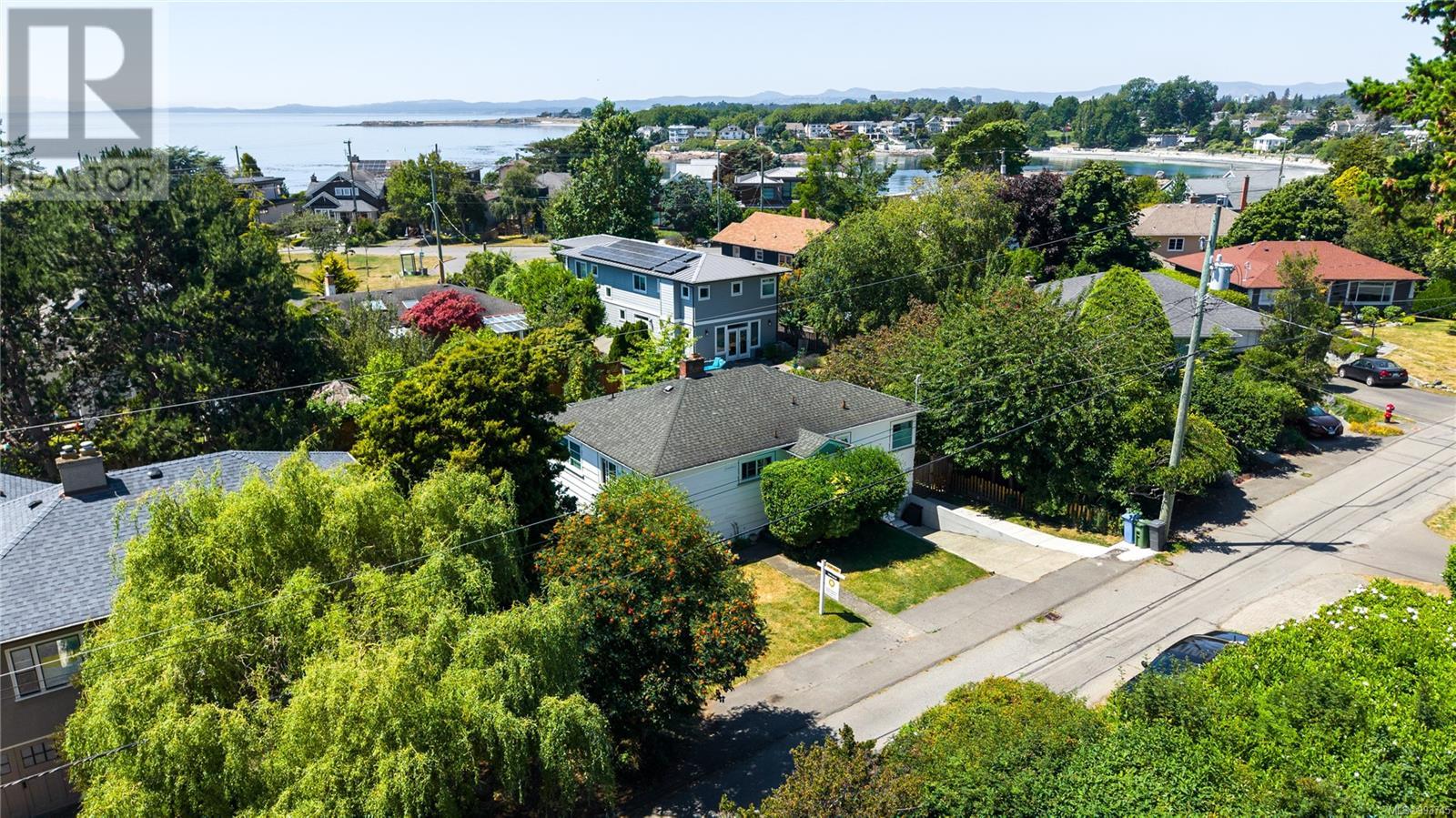 Photo 4 of 2075 Lorne Terr, Oak Bay BC