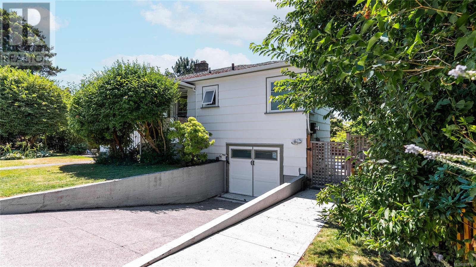 Photo 50 of 2075 Lorne Terr, Oak Bay BC