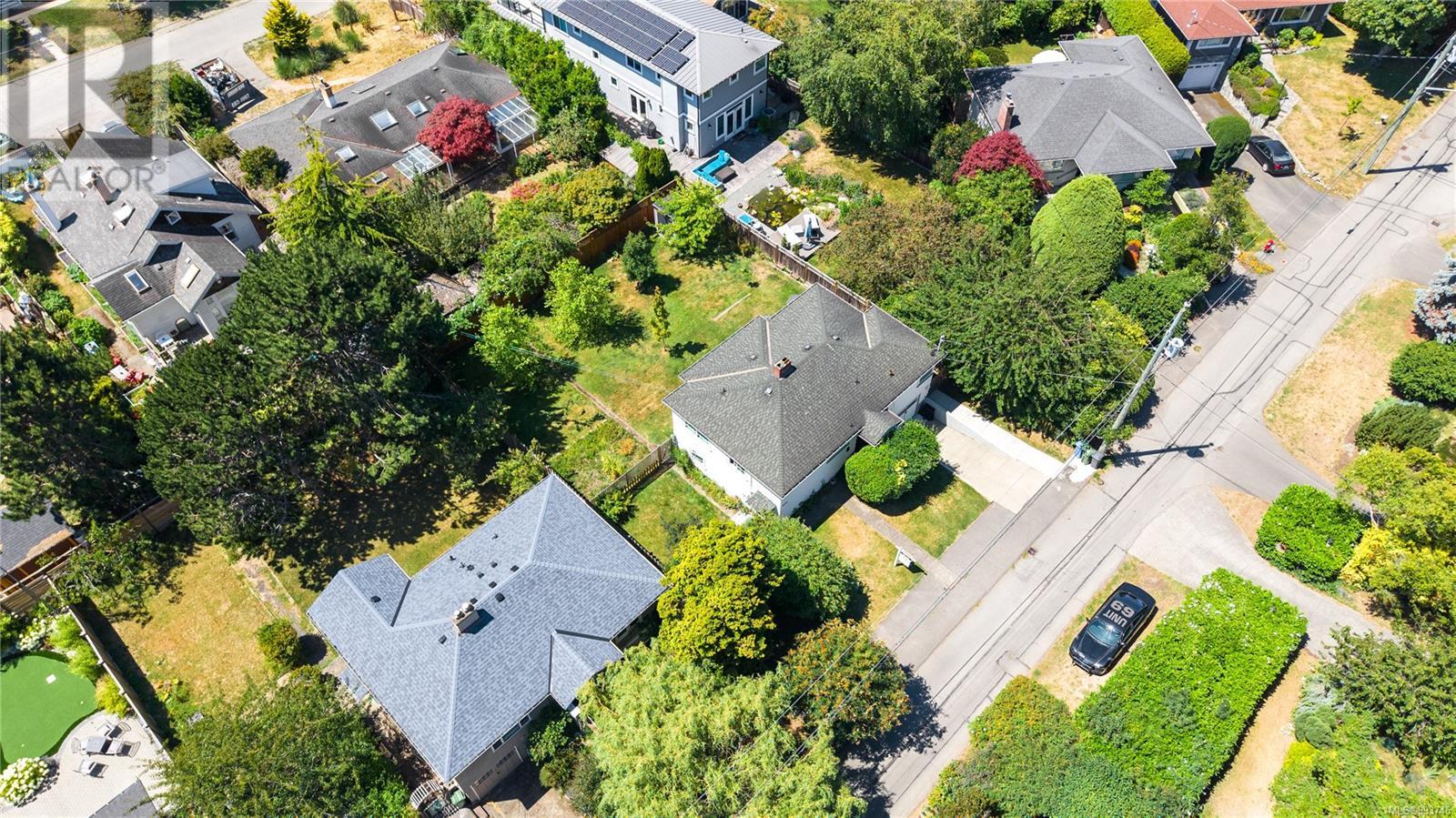 Photo 36 of 2075 Lorne Terr, Oak Bay BC