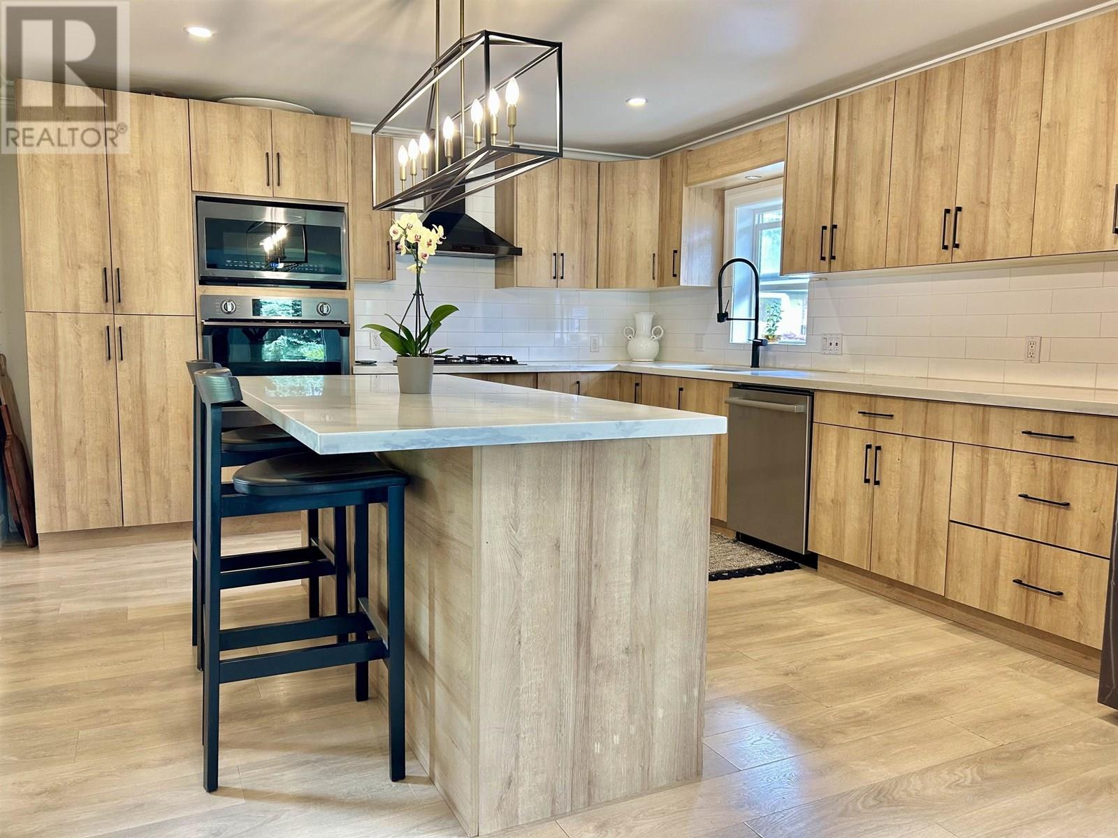Photo 9 of 21673 Exeter Avenue, Maple Ridge BC
