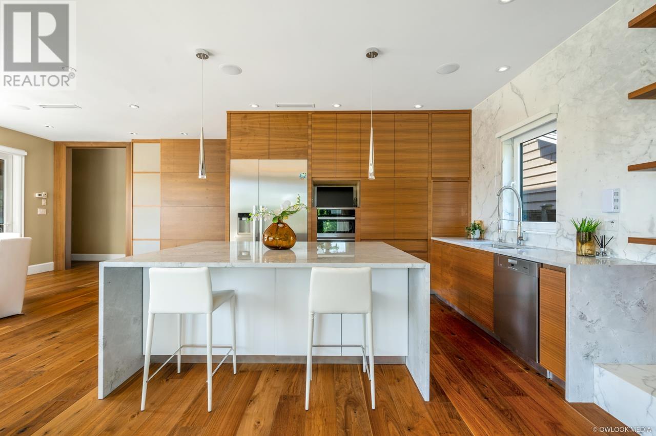 8180 SUNNYWOOD Drive, Richmond