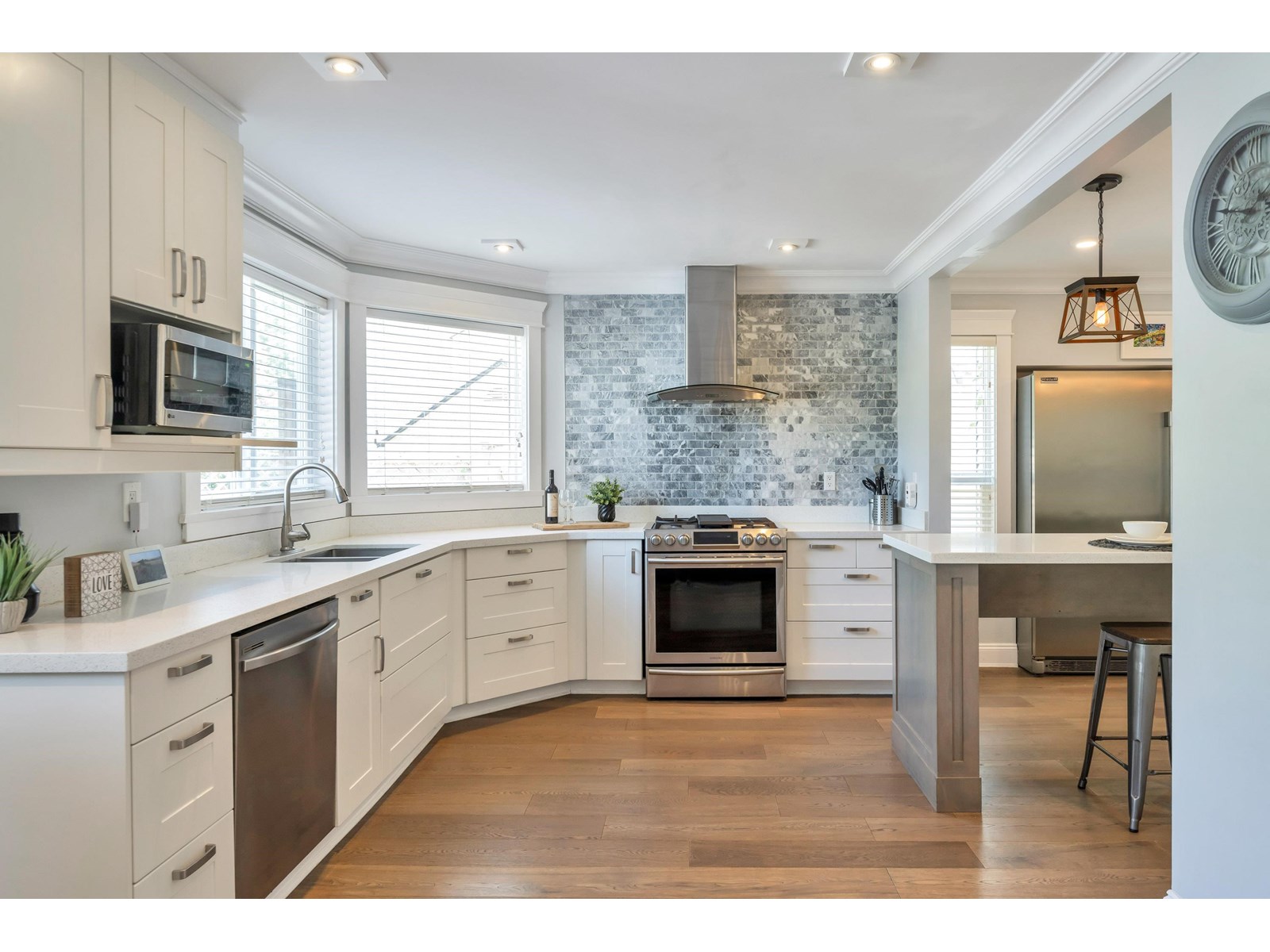 Photo 8 of 22111 46 Avenue, Langley BC