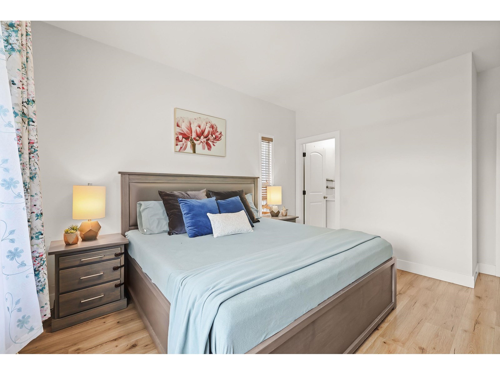 Photo 4 of 18629 56 B Avenue, Surrey BC