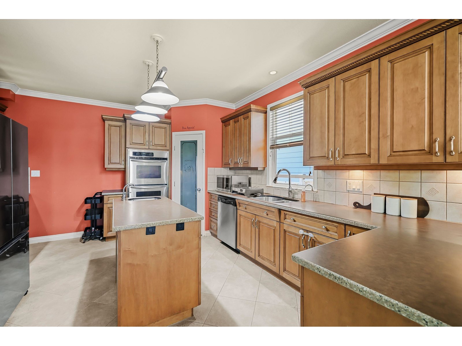 Photo 9 of 18629 56 B Avenue, Surrey BC