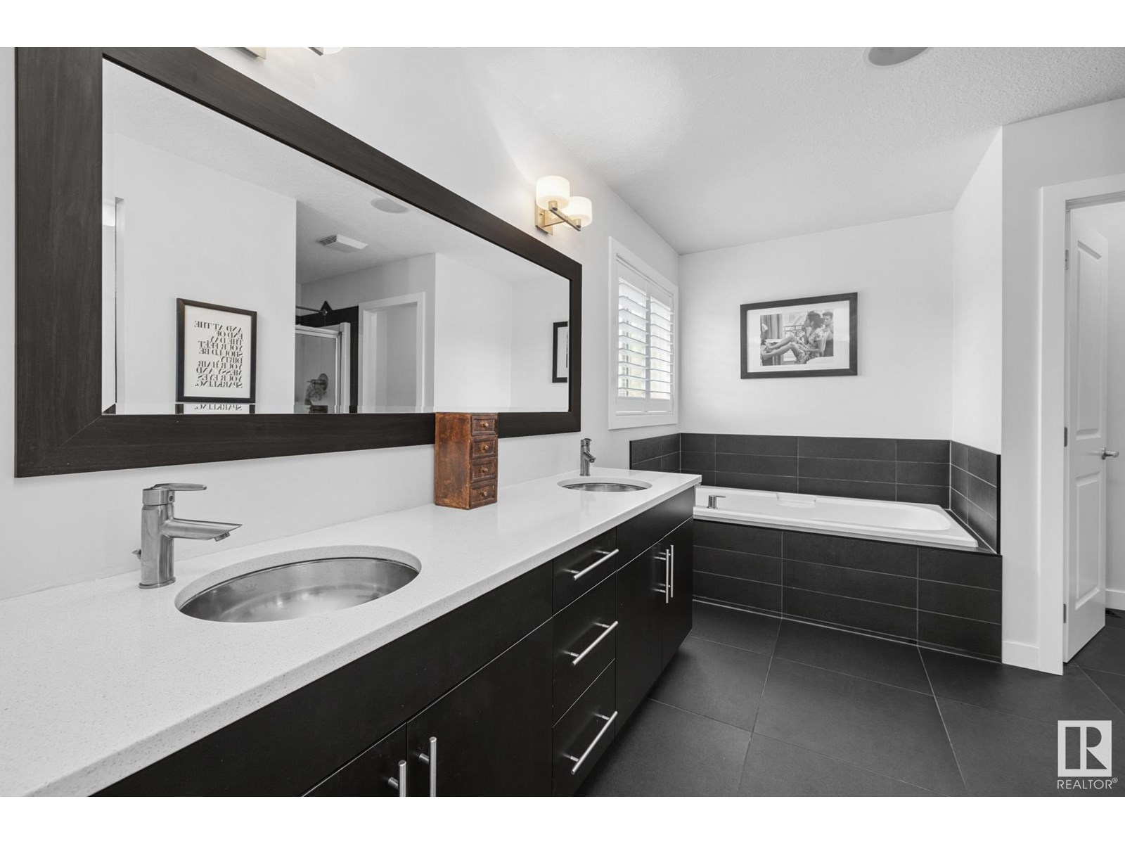 Photo 30 of 21937 94 A Av Nw, Edmonton AB