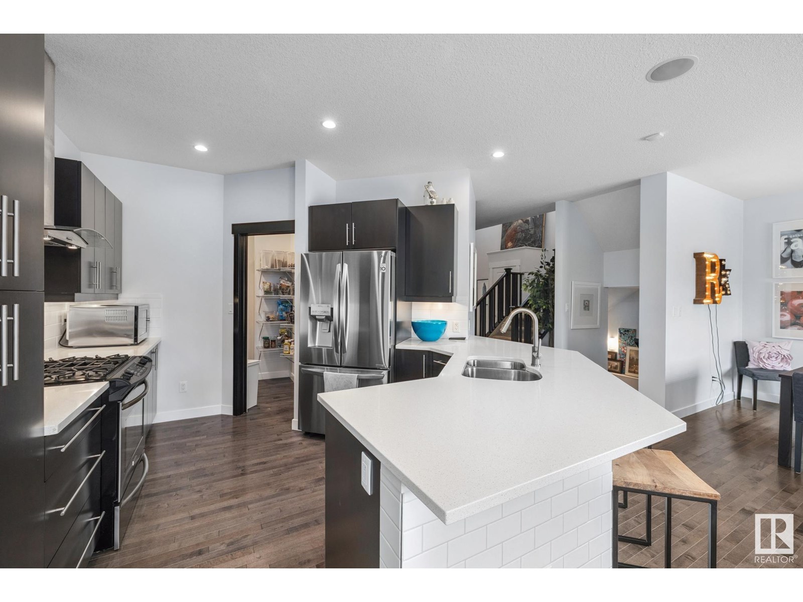 Photo 13 of 21937 94 A Av Nw, Edmonton AB