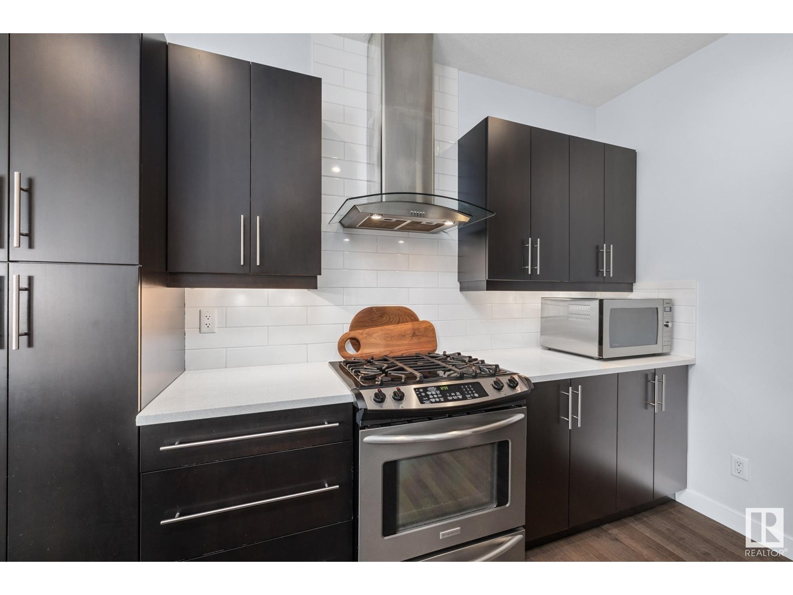 Photo 16 of 21937 94 A Av Nw, Edmonton AB