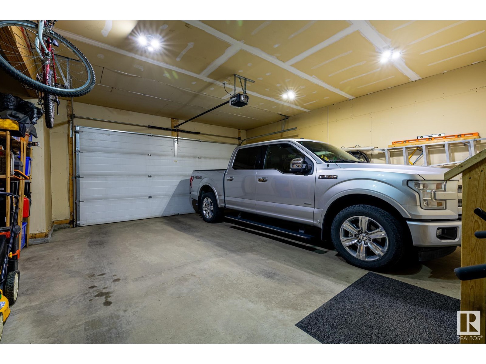 Photo 41 of 21937 94 A Av Nw, Edmonton AB