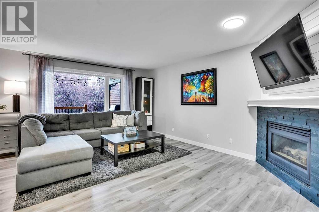 Single Family House for Sale in  Somerglen Cove SW Somerset Calgary 