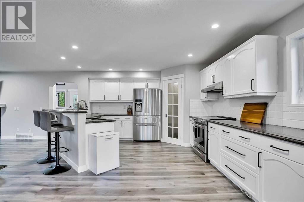 Single Family House for Sale in  Somerglen Cove SW Somerset Calgary 