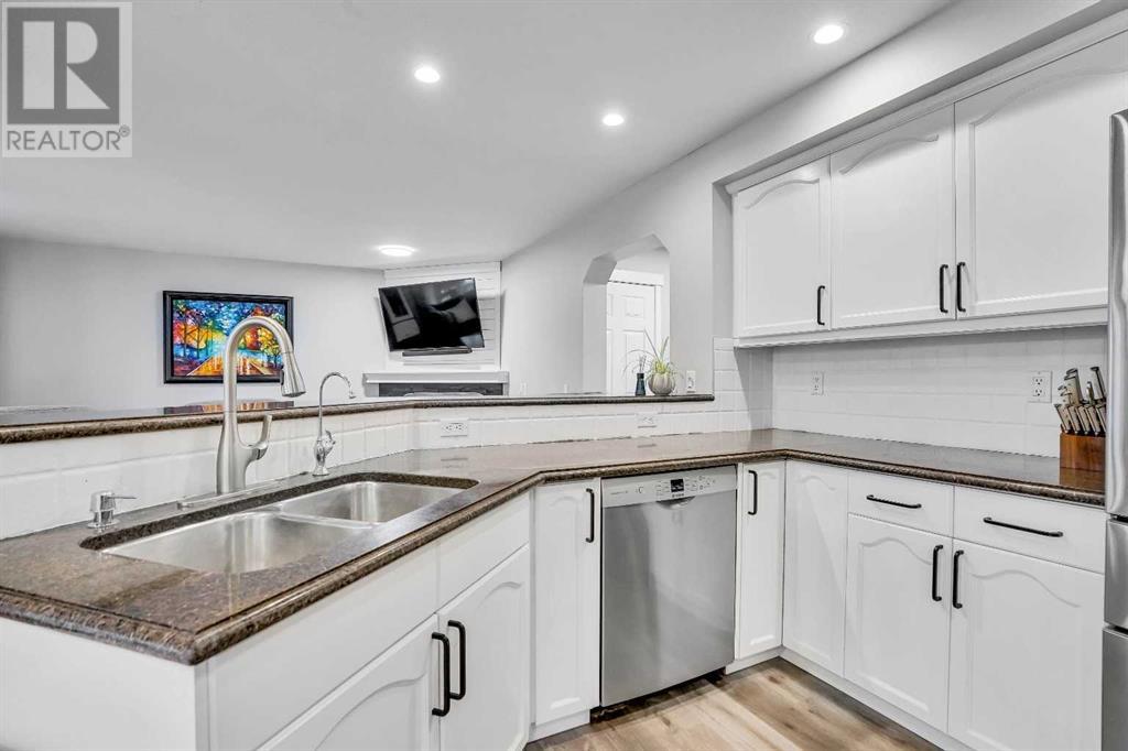 Single Family House for Sale in  Somerglen Cove SW Somerset Calgary 