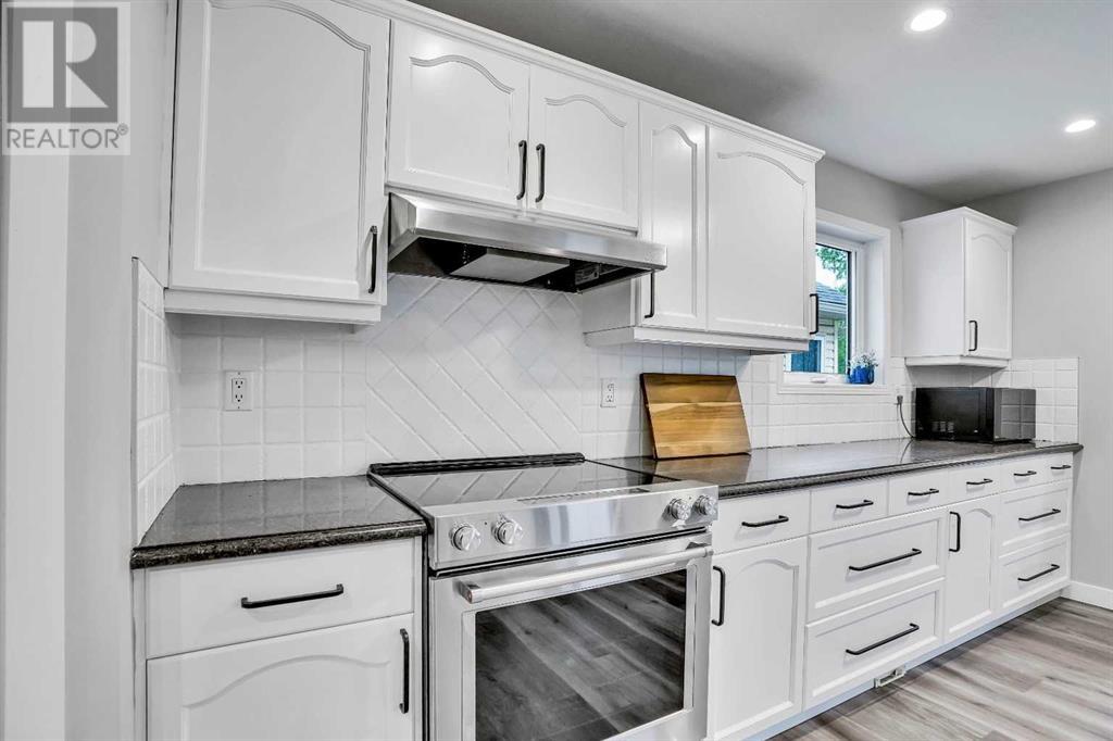 Single Family House for Sale in  Somerglen Cove SW Somerset Calgary 