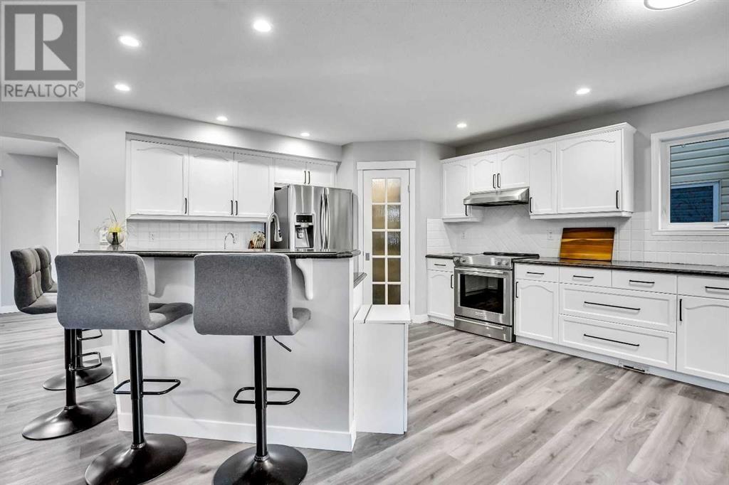 Single Family House for Sale in  Somerglen Cove SW Somerset Calgary 