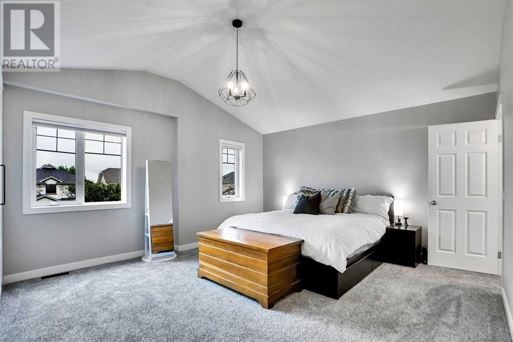 Single Family House for Sale in  Somerglen Cove SW Somerset Calgary 