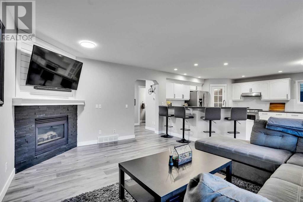 Single Family House for Sale in  Somerglen Cove SW Somerset Calgary 
