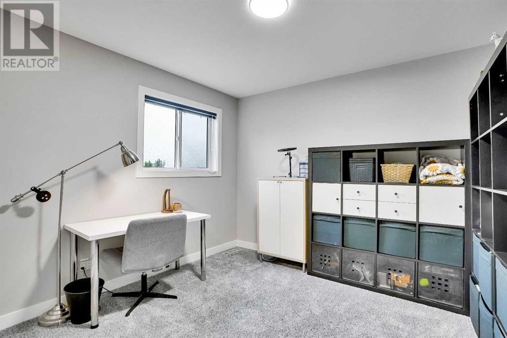 Single Family House for Sale in  Somerglen Cove SW Somerset Calgary 