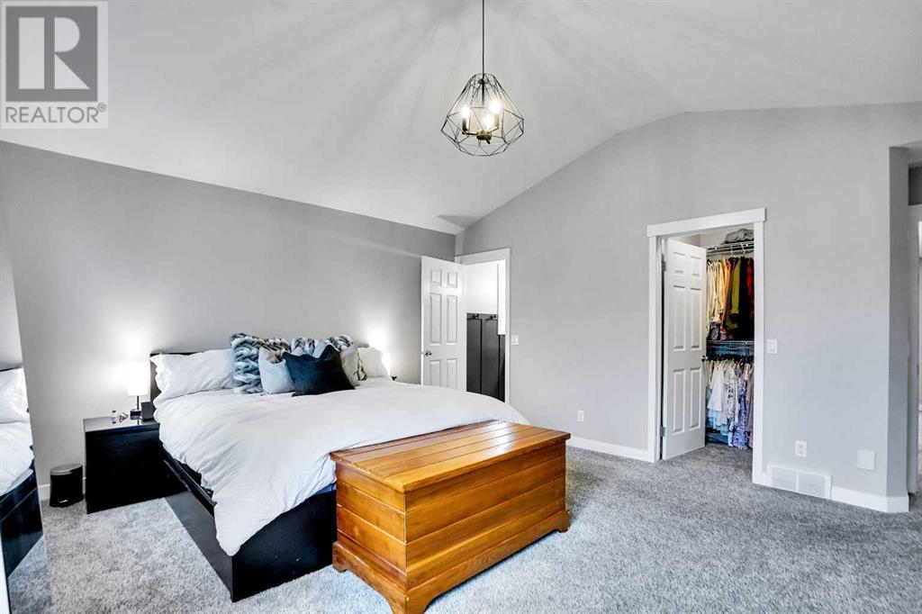 Single Family House for Sale in  Somerglen Cove SW Somerset Calgary 