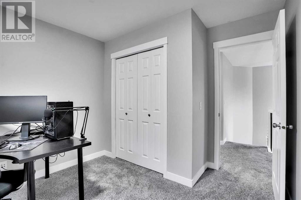 Single Family House for Sale in  Somerglen Cove SW Somerset Calgary 