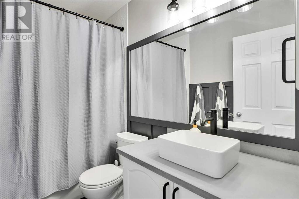 Single Family House for Sale in  Somerglen Cove SW Somerset Calgary 
