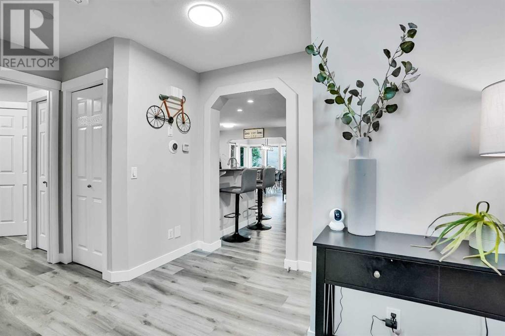 Single Family House for Sale in  Somerglen Cove SW Somerset Calgary 