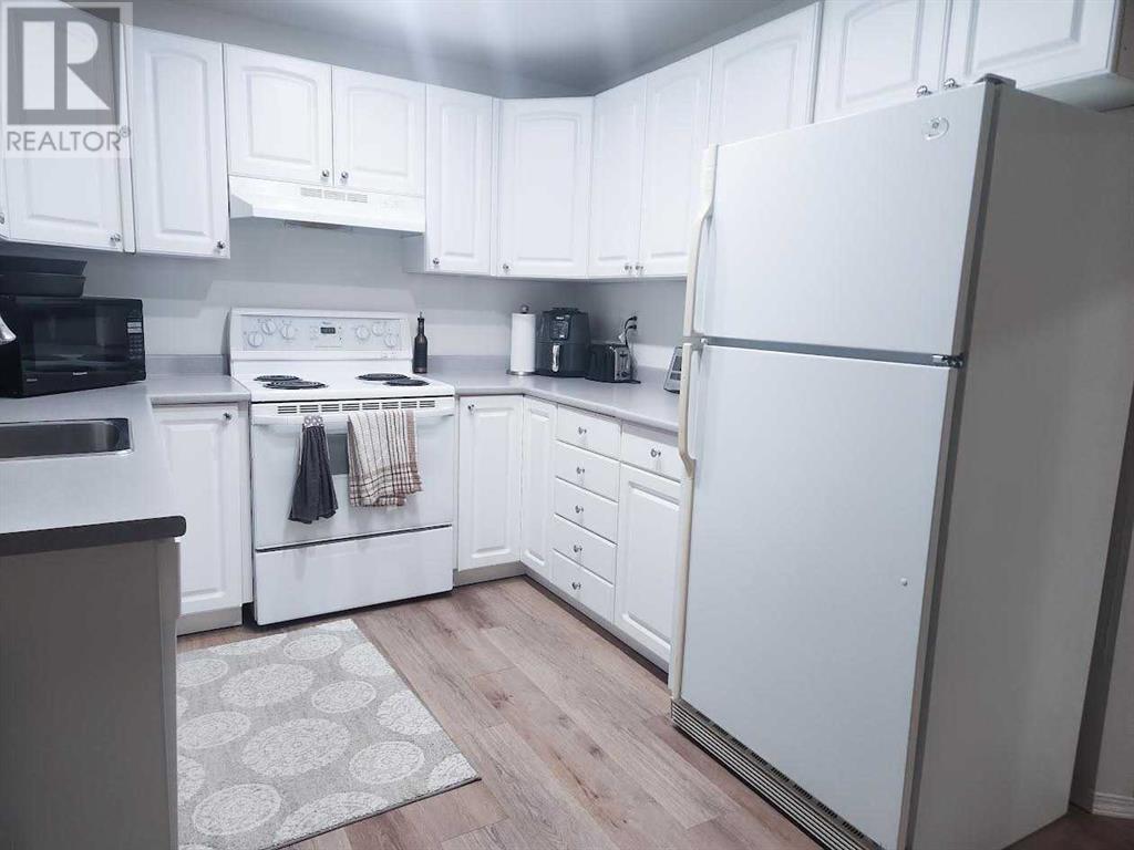 Single Family House for Sale in  Somerglen Cove SW Somerset Calgary 