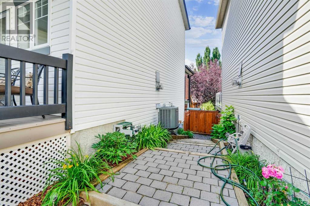 Single Family House for Sale in  Somerglen Cove SW Somerset Calgary 