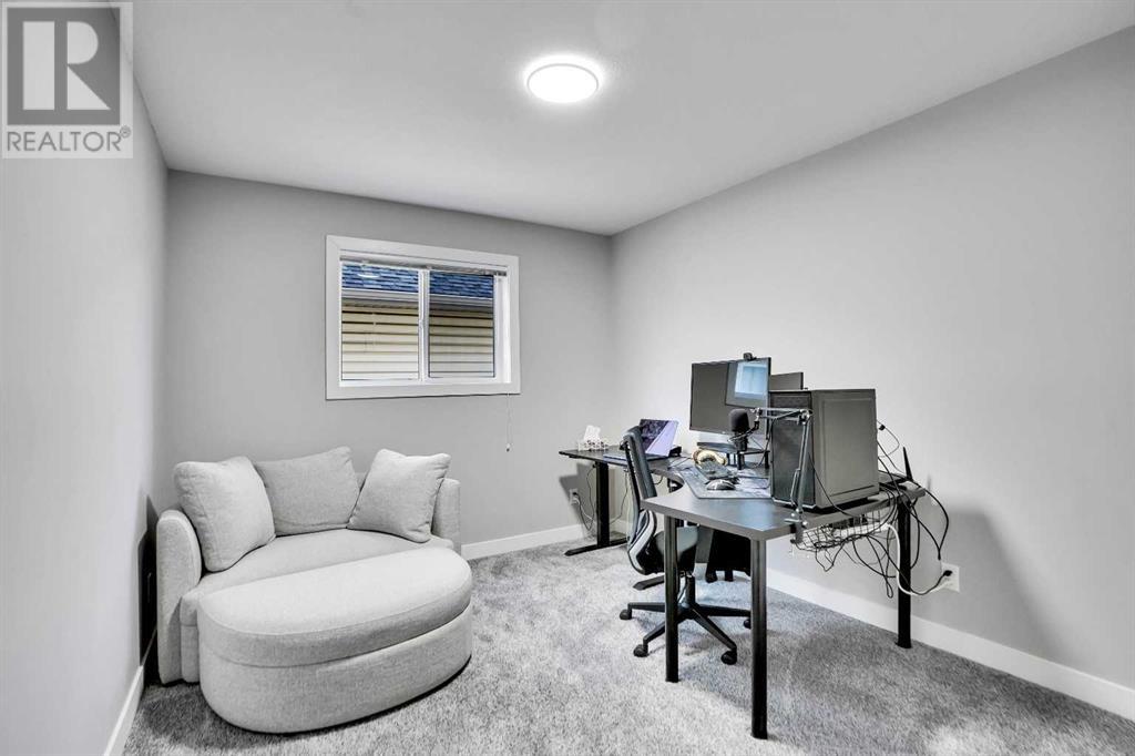 Single Family House for Sale in  Somerglen Cove SW Somerset Calgary 