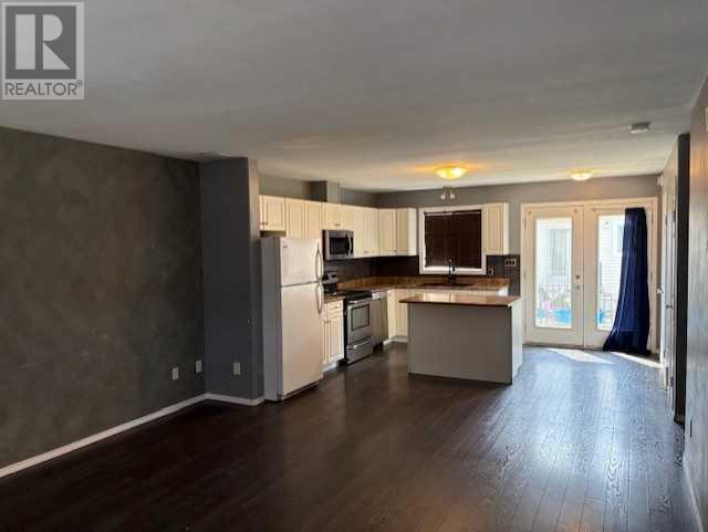 Photo 2 of 207 4801 47 Avenue, Lloydminster SK