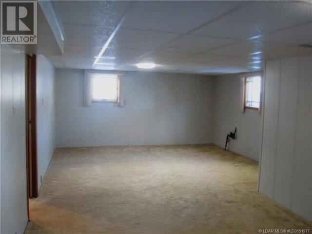 Photo 11 of 410 24 Street S, Lethbridge AB