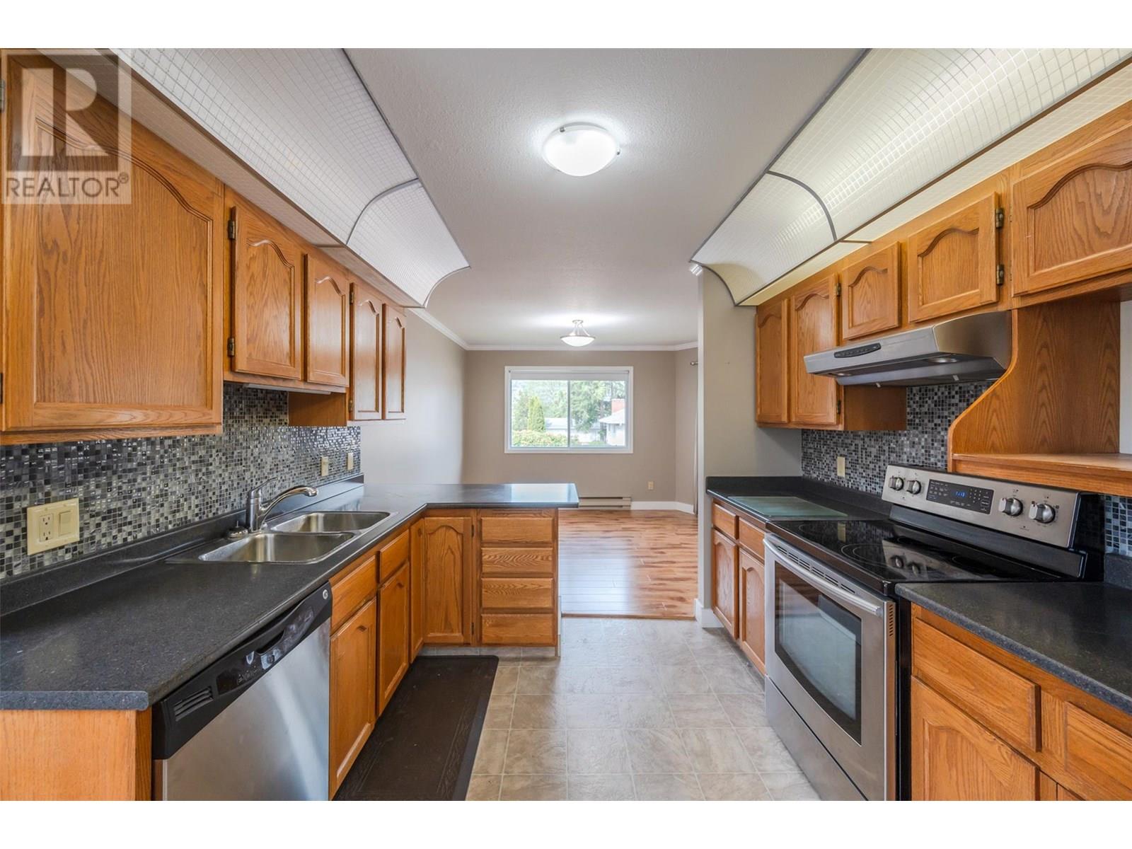 157 Green Avenue W Unit# 201, Penticton