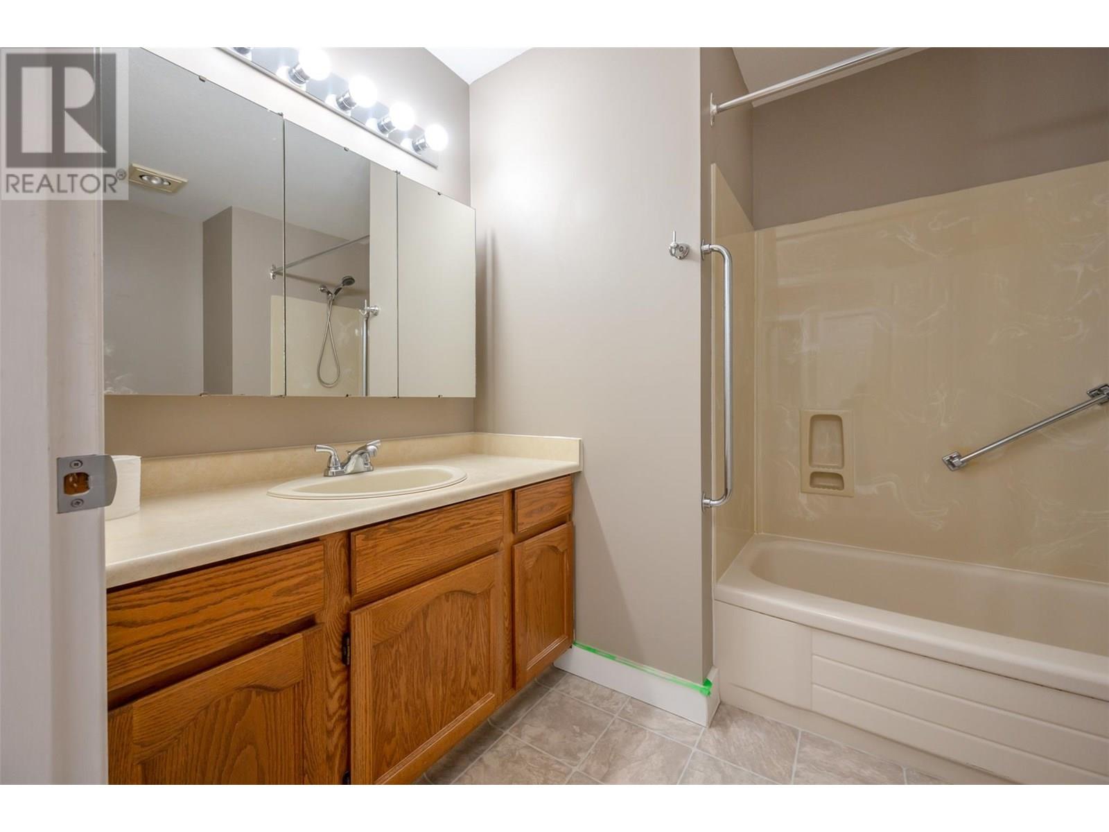 157 Green Avenue W Unit# 201, Penticton