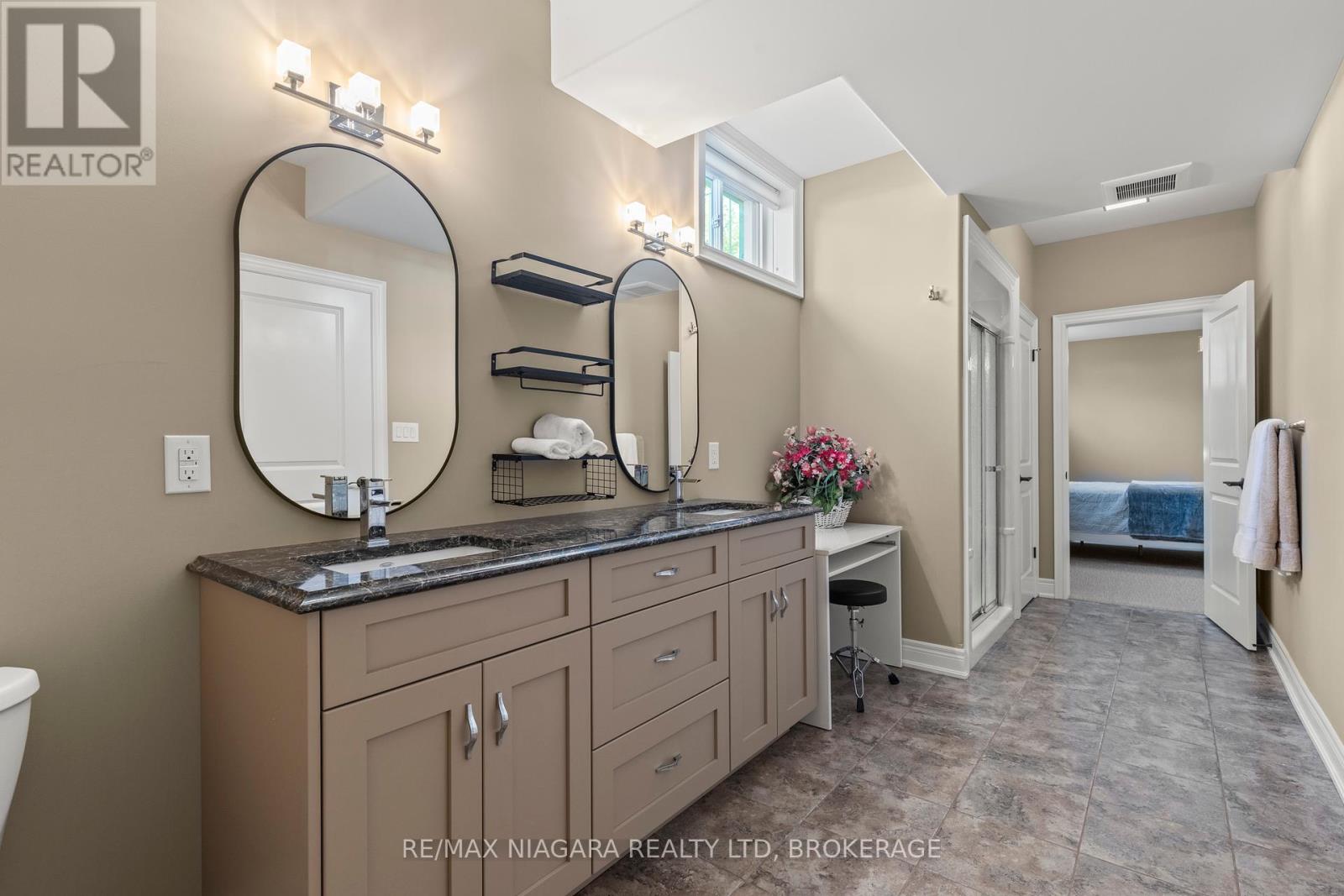 Photo 20 of 44 Stoneridge Crescent, Niagaraonthelake ON