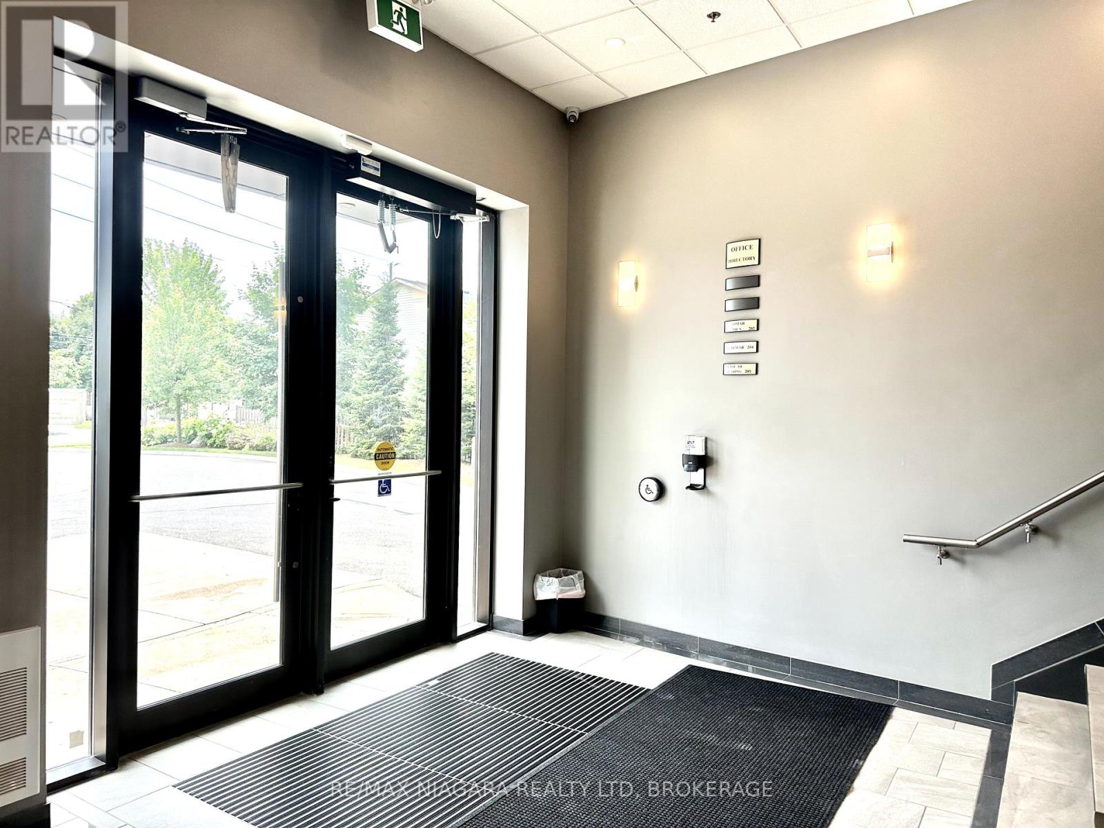 Photo 4 of 203 359 Carlton Street, St Catharines ON