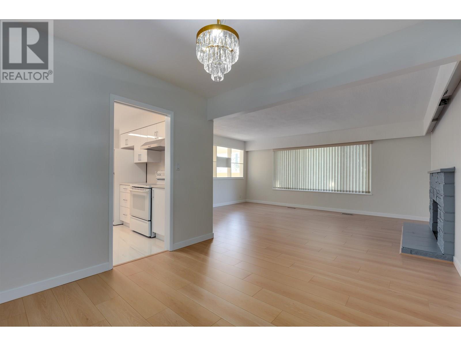 Photo 6 of 860 Howard Avenue, Burnaby BC